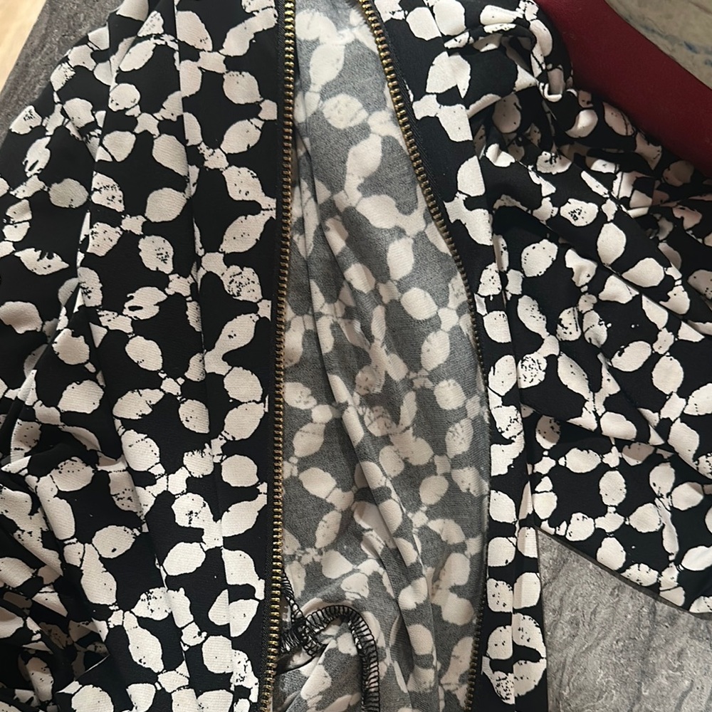 4/$16 Micheal Kors Elegant Black and White Patterned Stretchy Dress - Picture 9 of 9